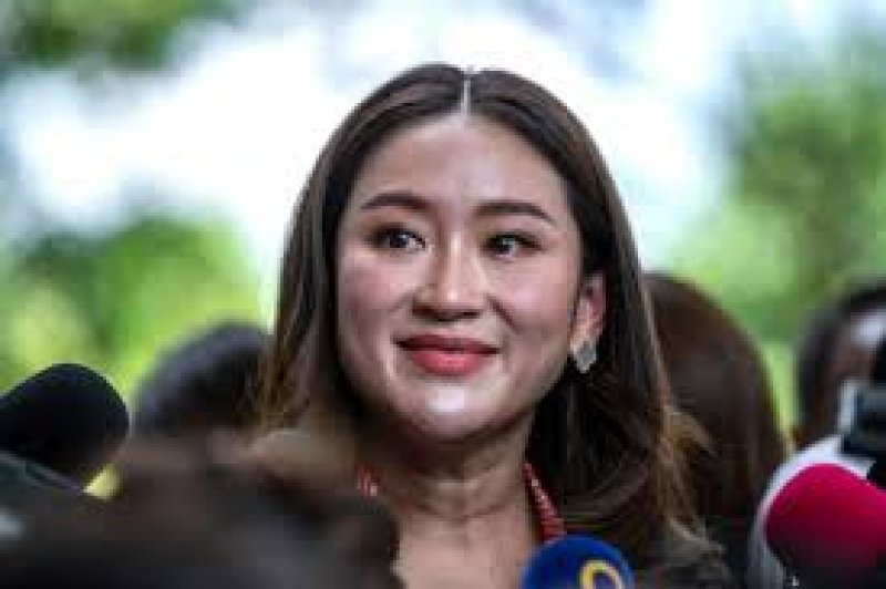 Thaksin&rsquo;s (37)daughter set to become new Thai premier