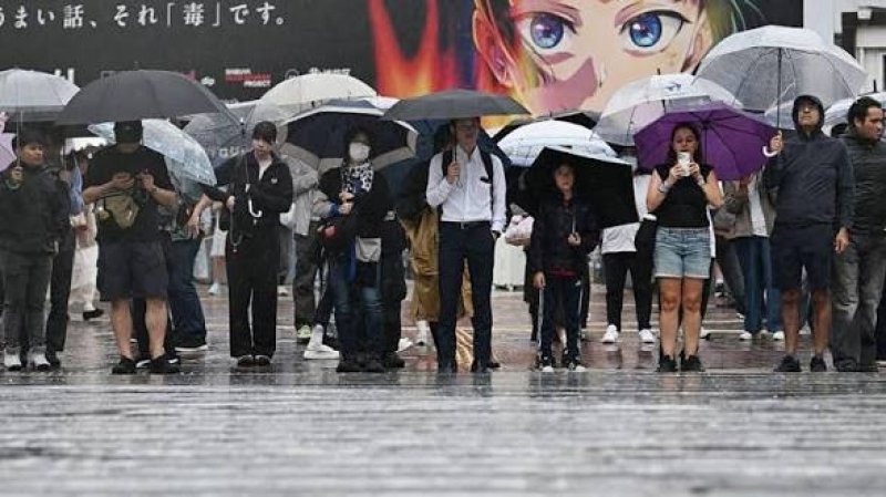 Evacuations ordered in Tokyo as powerful typhoon approaches 