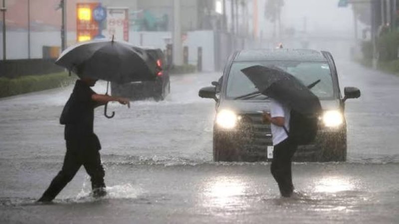 Four dead after powerful Typhoon Dujuan lashes Japan