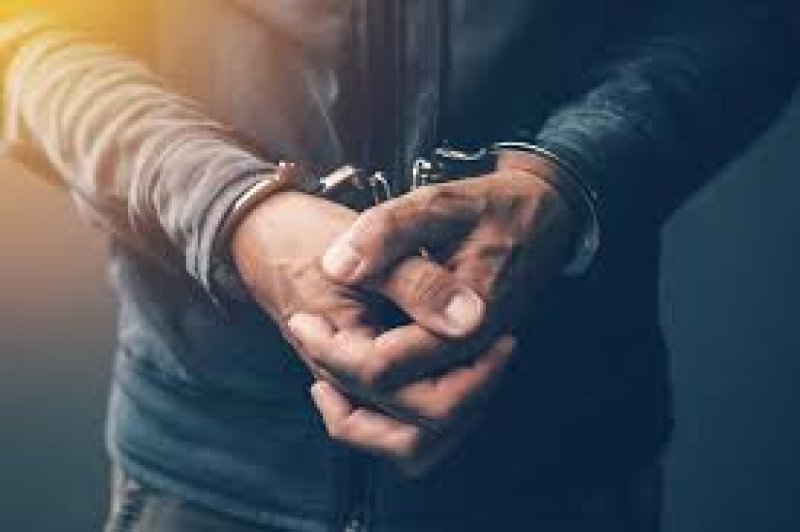 Party secretary &amp; others arrested for bribe from  Ratnayake 