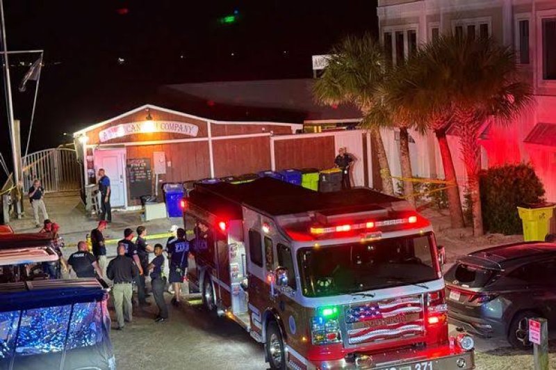 US :3 dead, 8 injured after shooter in boat opens fire