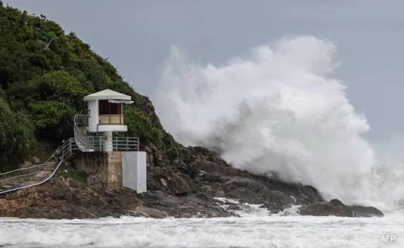 Schools Shut Flights Cancelled As Typhoon Heads To Hong Kong