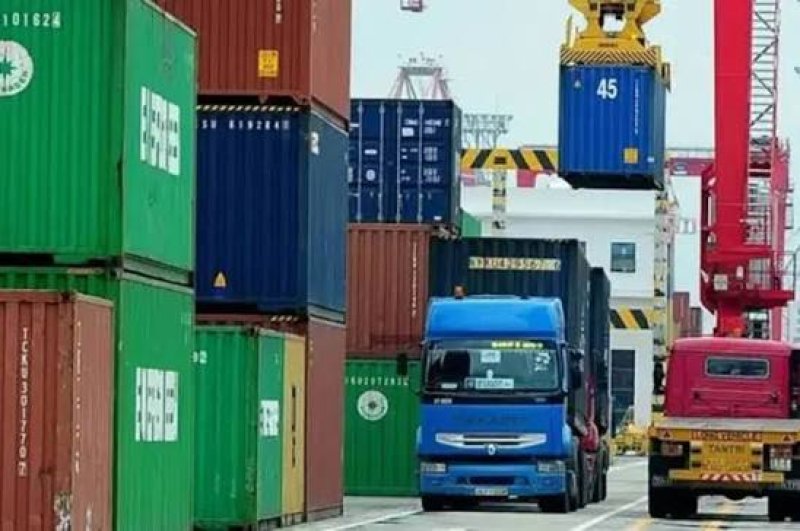 Parliamentary panel to probe release of 323 containers