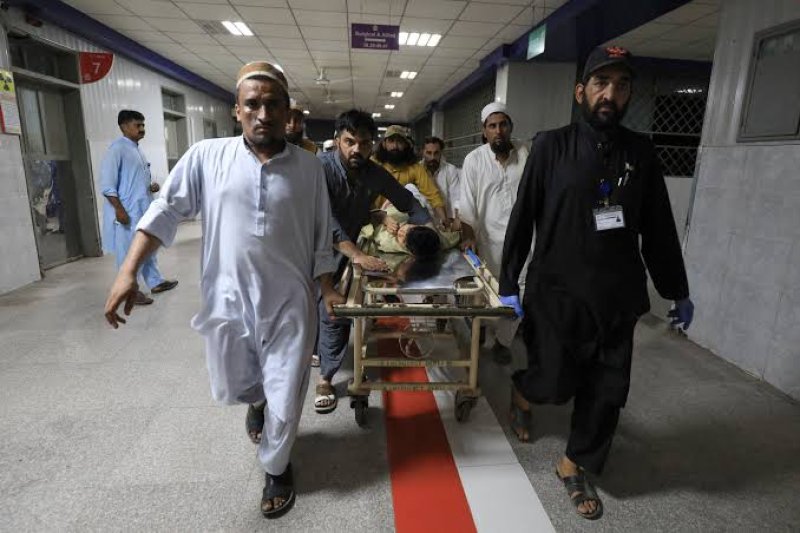 Suicide bombing in Pakistan&rsquo;s Dera Ismail Khan kills at least 12 people