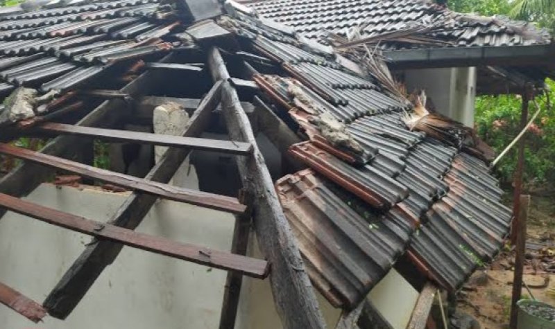 Strong Winds Damage 10 Houses in Mahindagama, Polonnaruwa