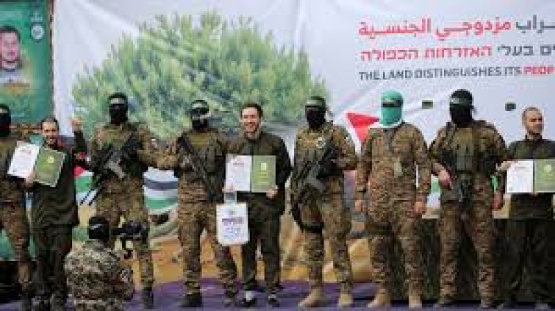 Israel to release 620 Palestinians, Hamas frees six captives