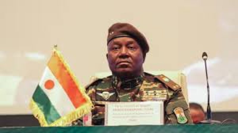 Niger&rsquo;s junta leader is sworn in as president for a 5-years