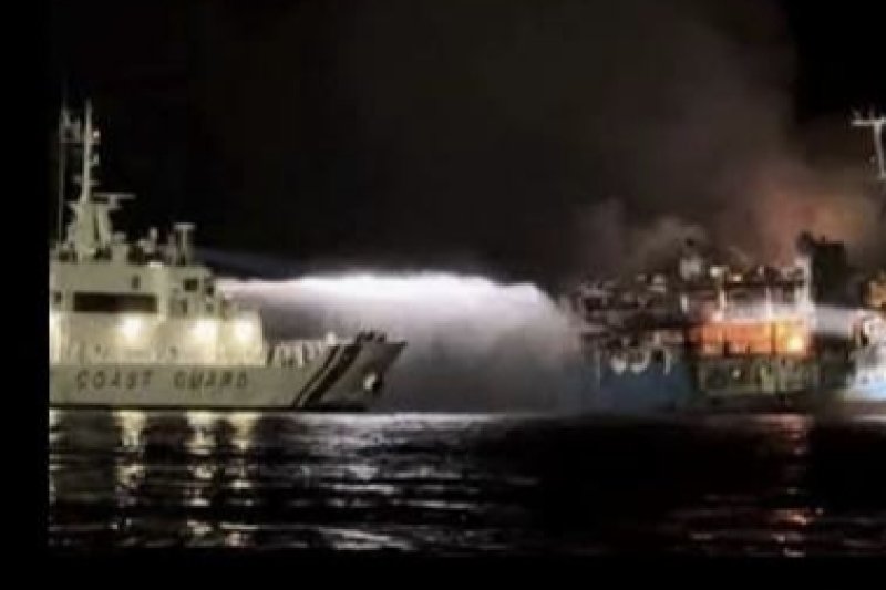 Five killed, 87 missing after ferry fire in Philippines