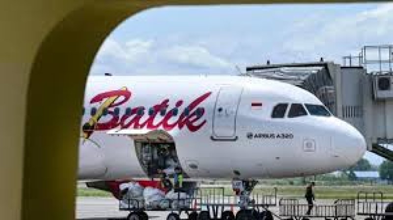Plane veered off flight path after both pilots fell asleep 