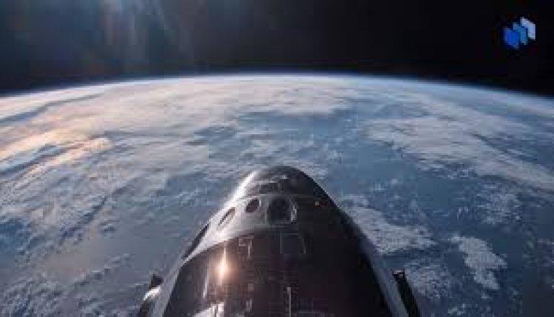 SpaceX Plans 1st Manned Space Mission Over Earth's Poles