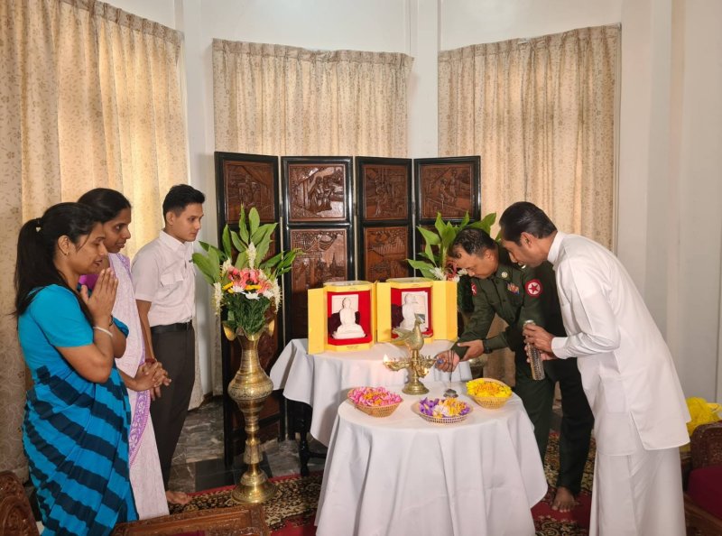 Myanmar presents Marble Replicas to Sri Lanka