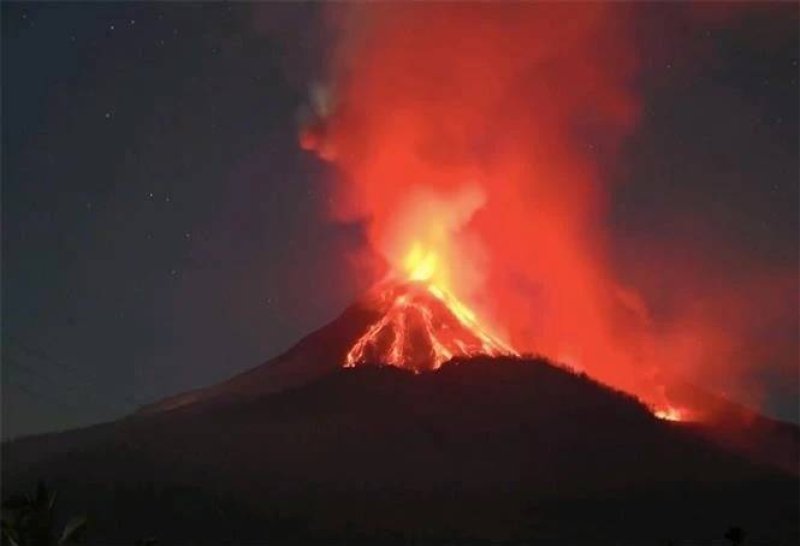 Indonesia raises alert level as volcano near Bali erupts