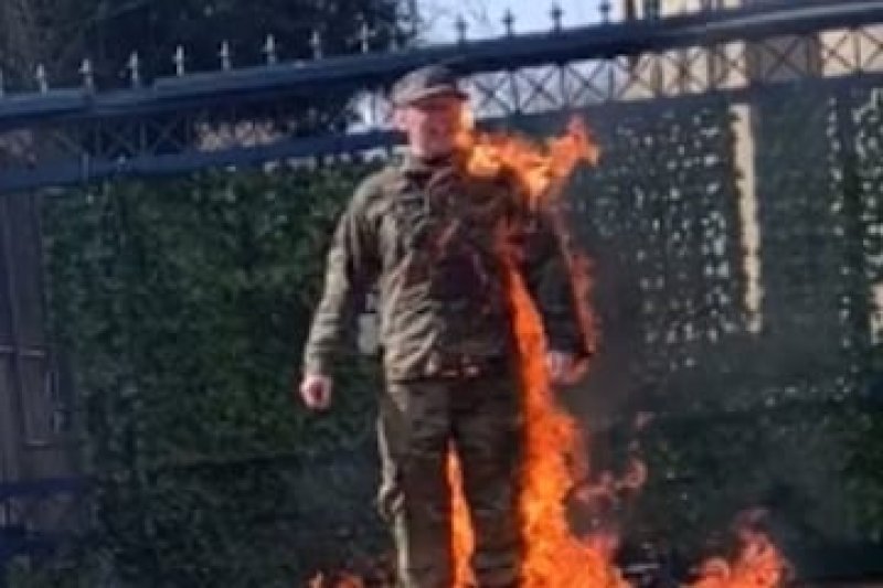 US airman dies after setting himself on fire 