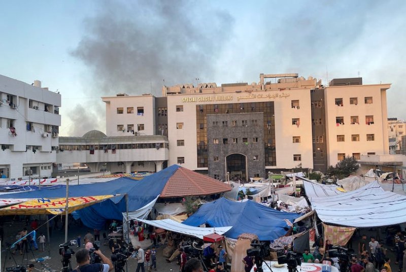 Israeli soldiers 'storm' Gaza's biggest hospital