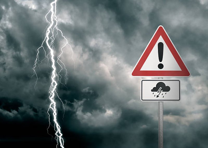 Red Alert for Heavy Rain in Northern and Nearby Provinces