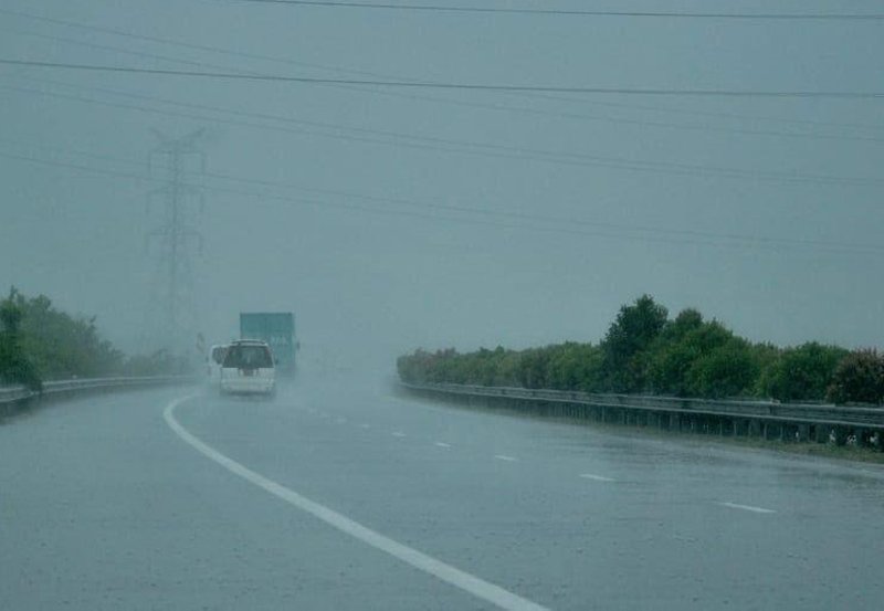 Dense mist on Expressway,motorists urged to exercise caution