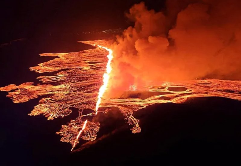 Hundreds evacuated after Indonesia's Ruang volcano erupts