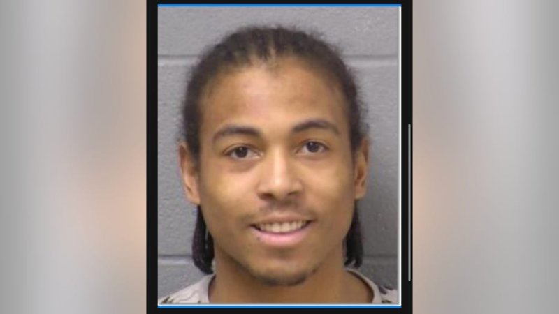 Manhunt as 7 found dead in 2 homes in  in Illinois 