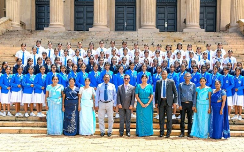 Vihara Maha Devi  Students Visits the Prez  Secretariat