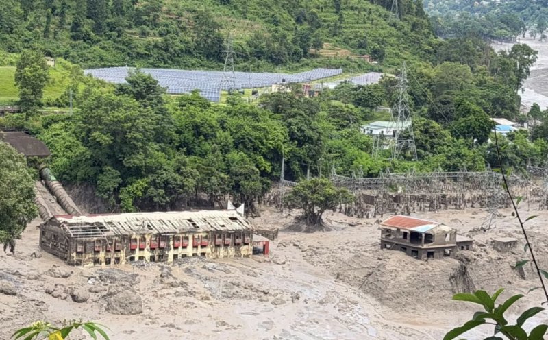 Massive flash flood hits Nepal-China border,hundreds missing