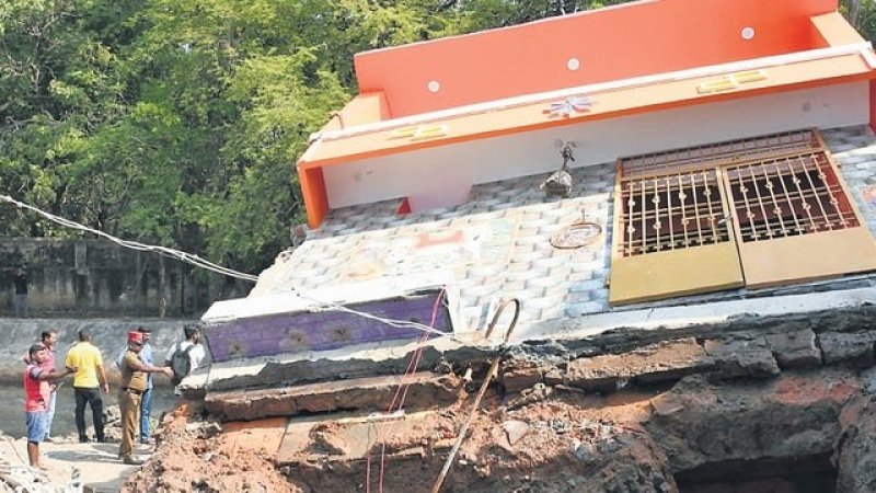Three-storey building collapses in Puducherry