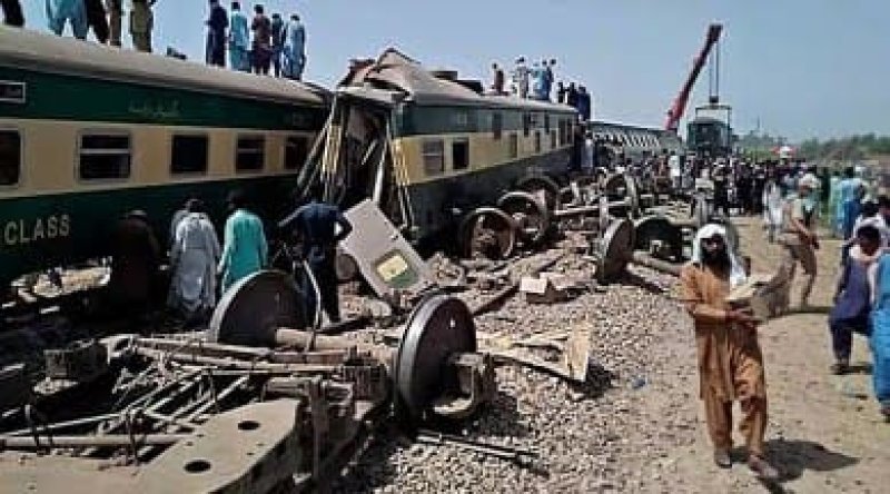 At Least 30 Injured in Pakistan Train Accident