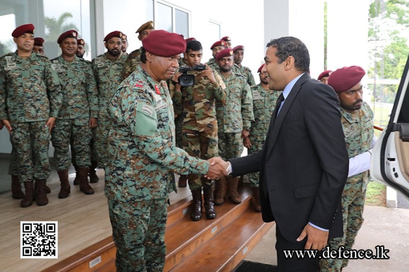 State Minister of Defence visits Commando Regiment HQ