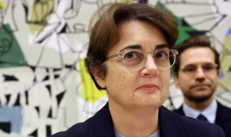Louvre museum director resigns months after heist