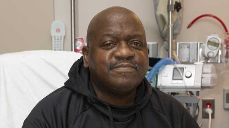 Man who received first pig kidney transplant dies
