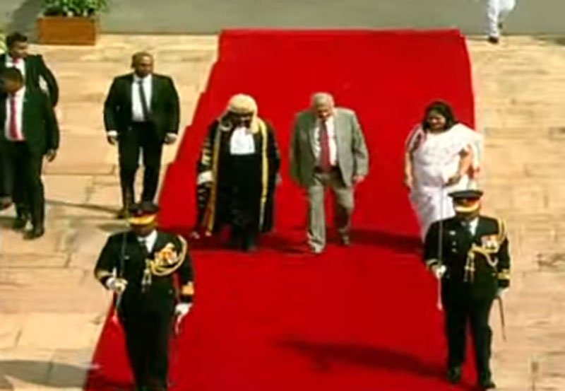 President attends opening of 5th session of Ninth Parliament