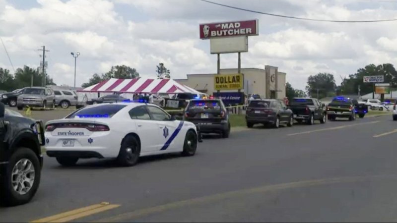3 dead, 10 wounded, in Arkansas grocery store shooting