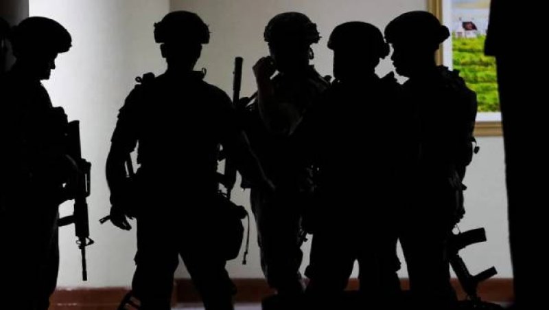 Journalists scramble as gunshots sound in Philippine senate