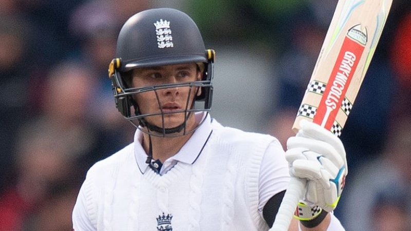 Smith's first Test century leaves England on top against SL