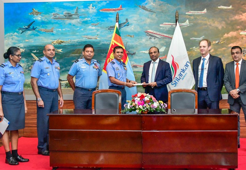 Air Force, SriLankan Airlines sign MoU