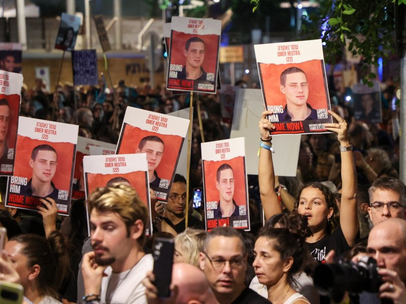 Tens of thousands of Israelis rally in Tel Aviv