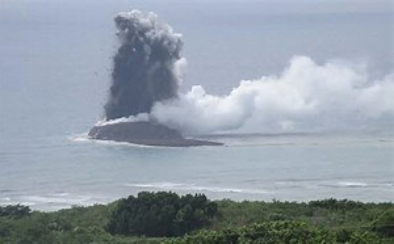 World&rsquo;s newest island forms in Japanese archipelago