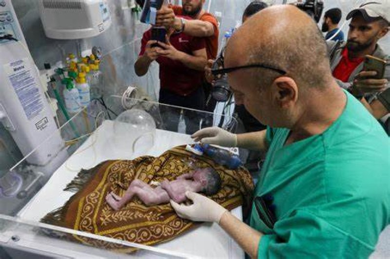  Gaza baby saved from her dead mother&rsquo;s womb