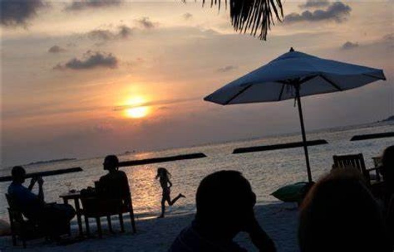 Cash-strapped Maldives rules out IMF bailout