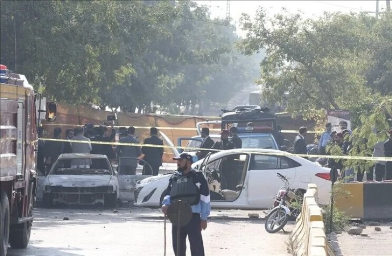 16 killed in suspected suicide bombing in Pakistan