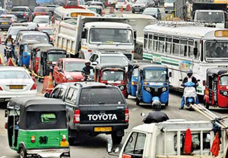Traffic on Hatton-Colombo main road has been disrupted 
