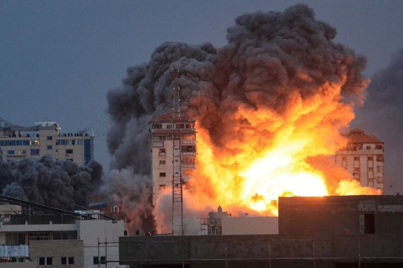 Hundreds killed as Palestinian-Israeli conflict erupts again