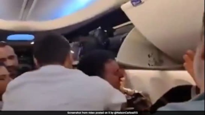 Passenger Beaten Up,After Trying To Open Door Mid Air