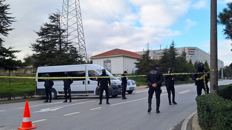 Seven hostages rescued as Turkish police detain gunman