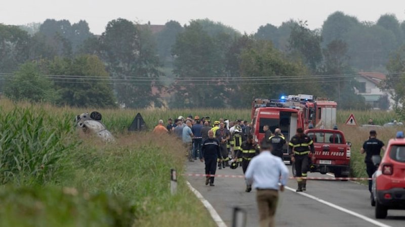 Italian air force plane crashes during an acrobatic exercise